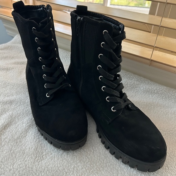 Sweater Boots - Picture 1 of 5